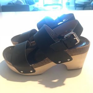 Latigo black sandals